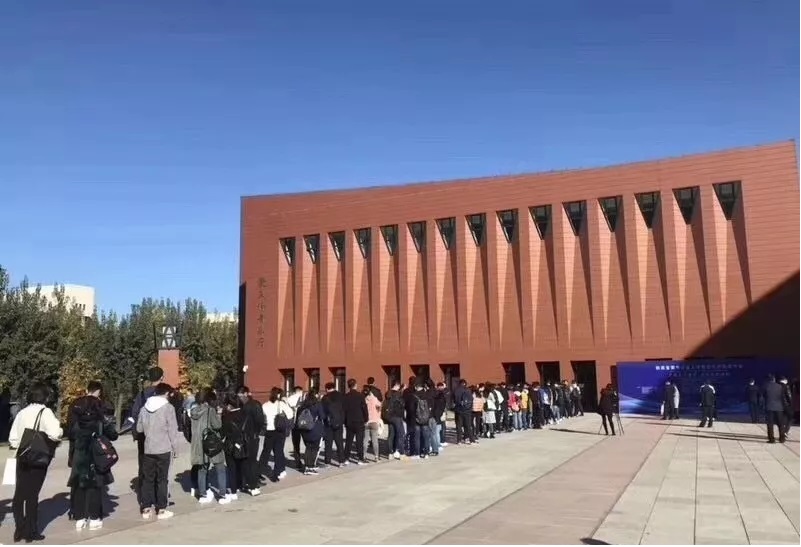 陕西必赢网络游戏平台集团赴清华大学参加省国有企业人才智力引进交流会 150余人意向应聘