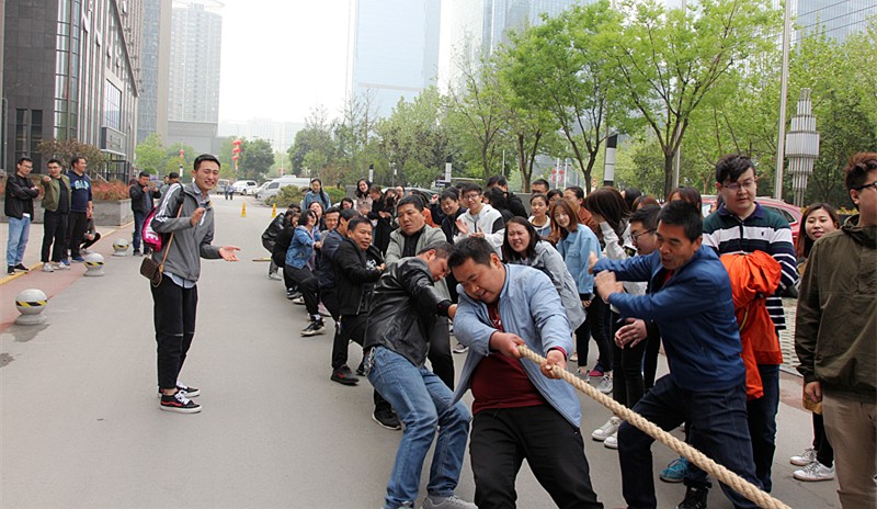 陕西必赢网络游戏平台集团工会组织举办春季拔河比赛