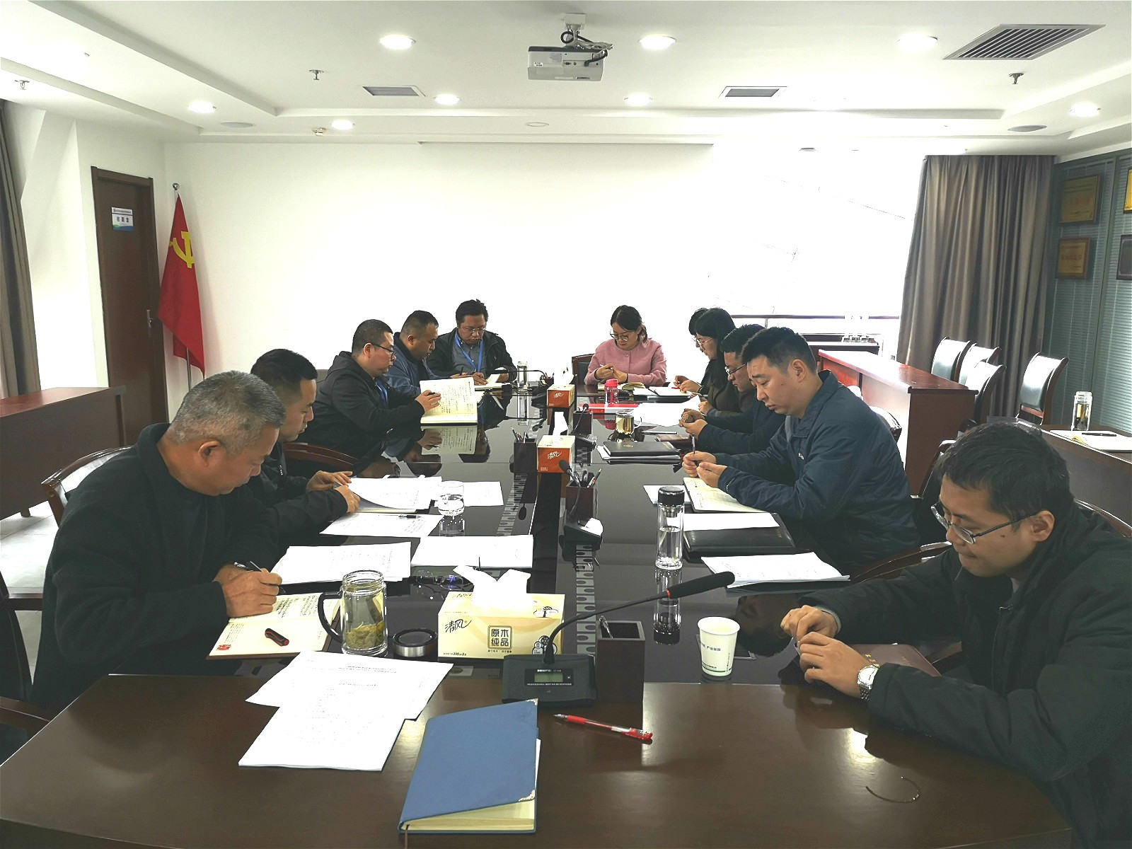 水环境公司党支部传达学习党的十九届四中全会精神