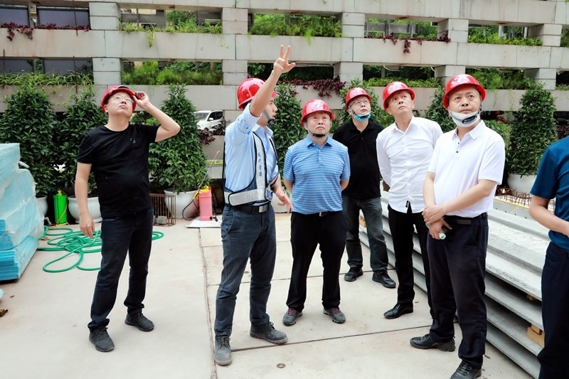 熊良虎在重庆市中科大业集团考察时强调：坚持生态优先战略，念好生态经、走好扶贫路