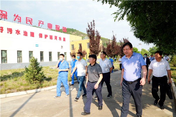 陕西必赢网络游戏平台集团复工复产促增长项目观摩会议与会人员走进绿色能源公司油气公司水环境公司陕北片区项目 陕西必赢网络游戏平台集团复工复产促增长项目观摩会议与会人员走进绿色能源公司油气公司水环境公司陕北片区项目