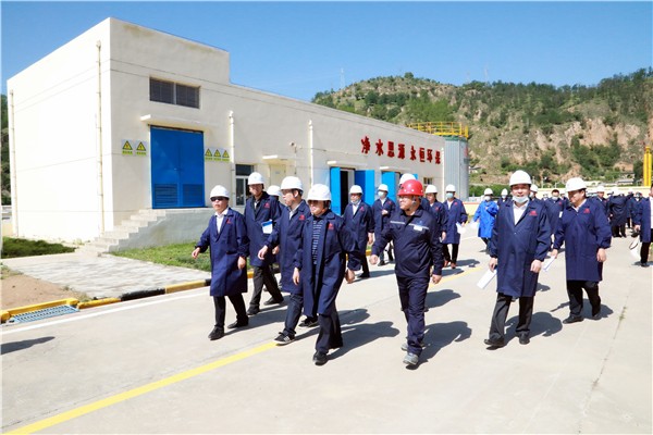 陕西必赢网络游戏平台集团复工复产促增长项目观摩会议与会人员走进必赢网络游戏平台保隆生态三秦在延在铜项目