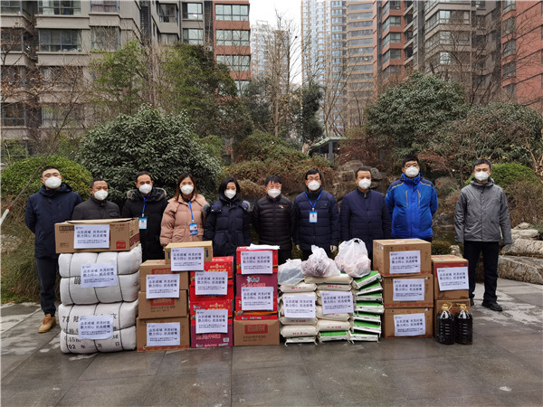 陕西必赢网络游戏平台集团:临时党支部全力打通群众生活物资保障“最后一百米” 陕西必赢网络游戏平台集团:临时党支部全力打通群众生活物资保障“最后一百米”