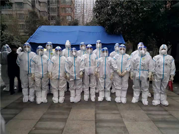 陕西必赢网络游戏平台集团:临时党支部全力打通群众生活物资保障“最后一百米” 陕西必赢网络游戏平台集团:临时党支部全力打通群众生活物资保障“最后一百米”