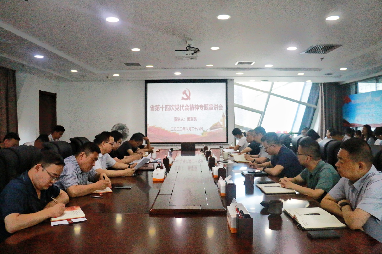 陕西必赢网络游戏平台集团领导到水环境公司宣讲省第十四次党代会精神 陕西必赢网络游戏平台集团领导到水环境公司宣讲省第十四次党代会精神
