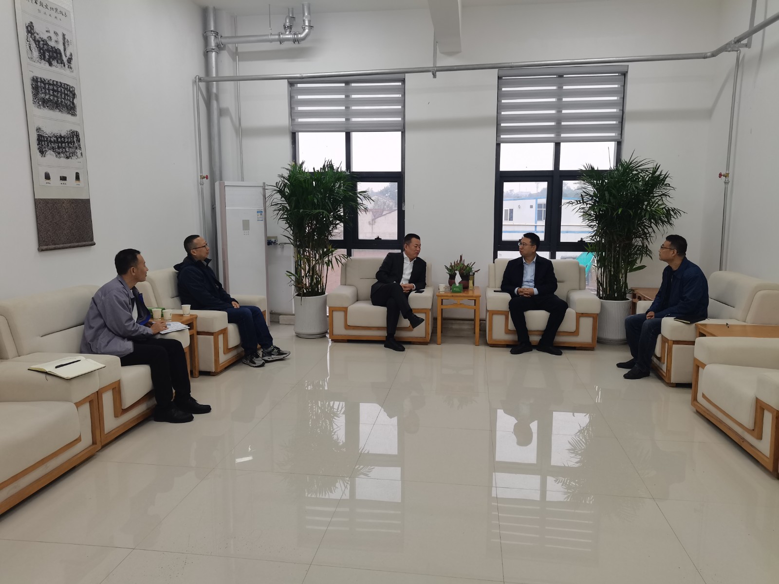 桂宏拜会宝鸡市金台区副区长、蟠龙新区党工委书记、管委会主任张斌 桂宏拜会宝鸡市金台区副区长、蟠龙新区党工委书记、管委会主任张斌