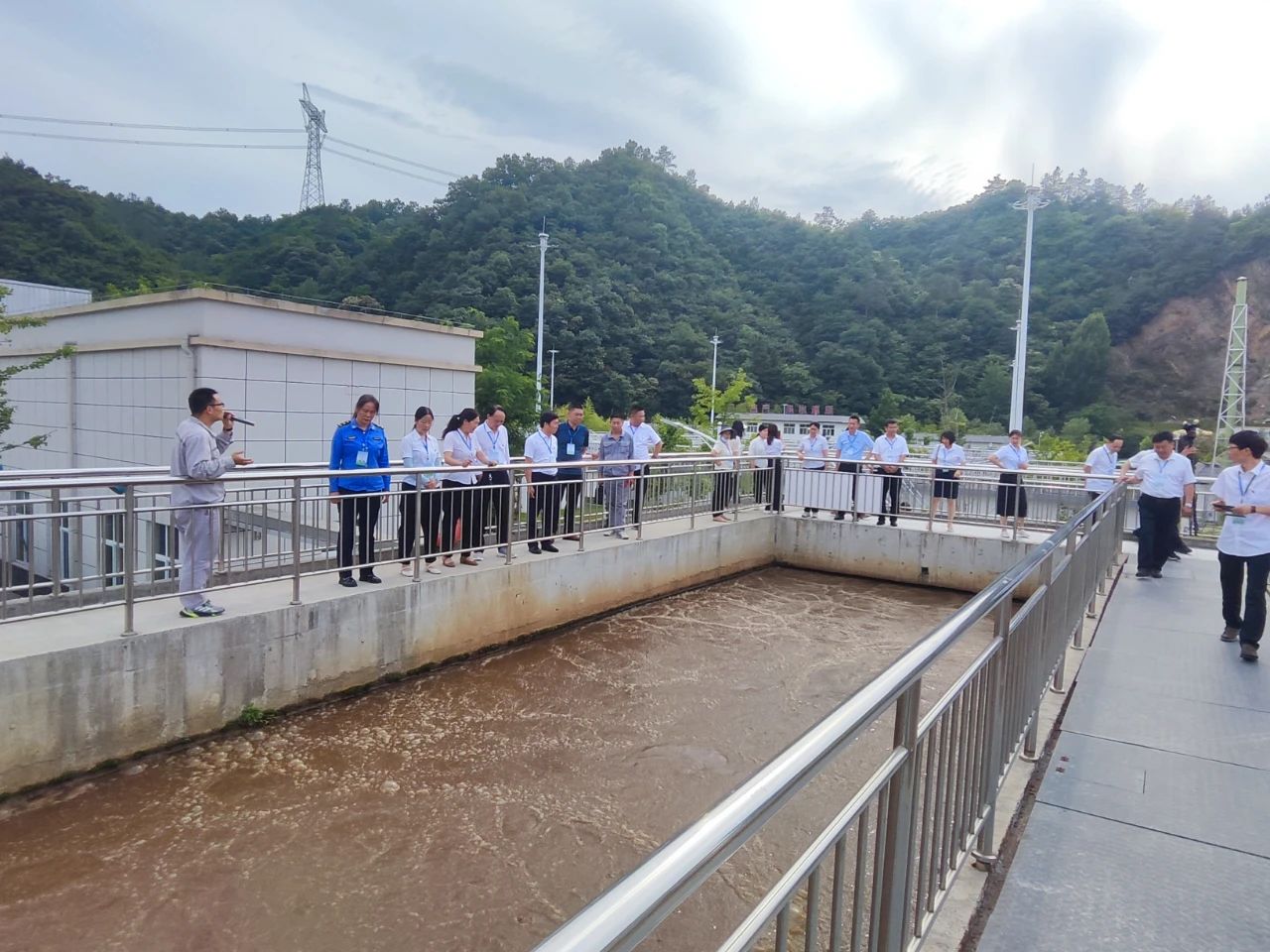 水环境商南公司联合商洛市生态环境局商南县分局开展必赢网络游戏平台设施向公众开放活动