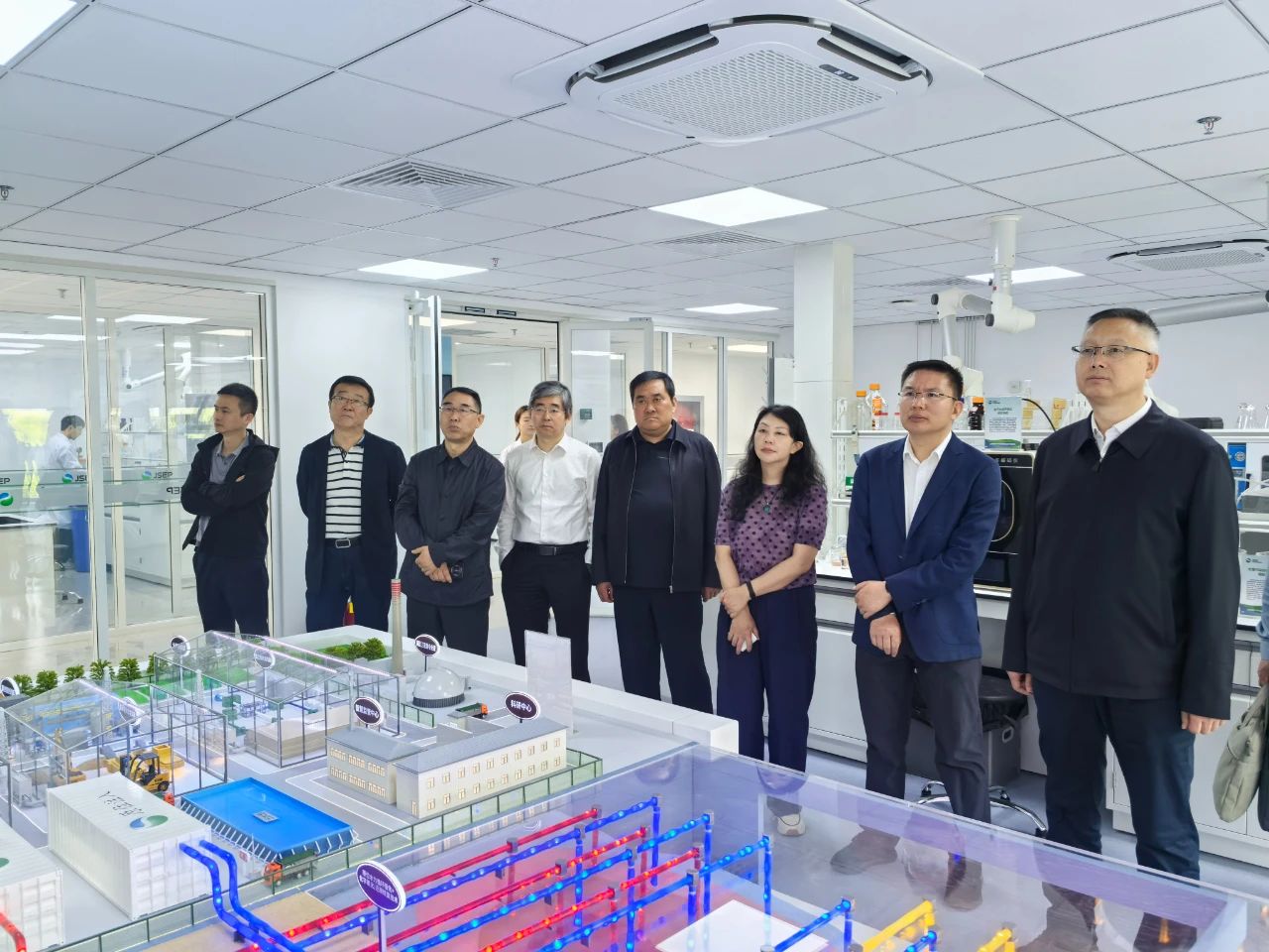郝军亮带队赴粤苏两地必赢网络游戏平台集团考察调研
