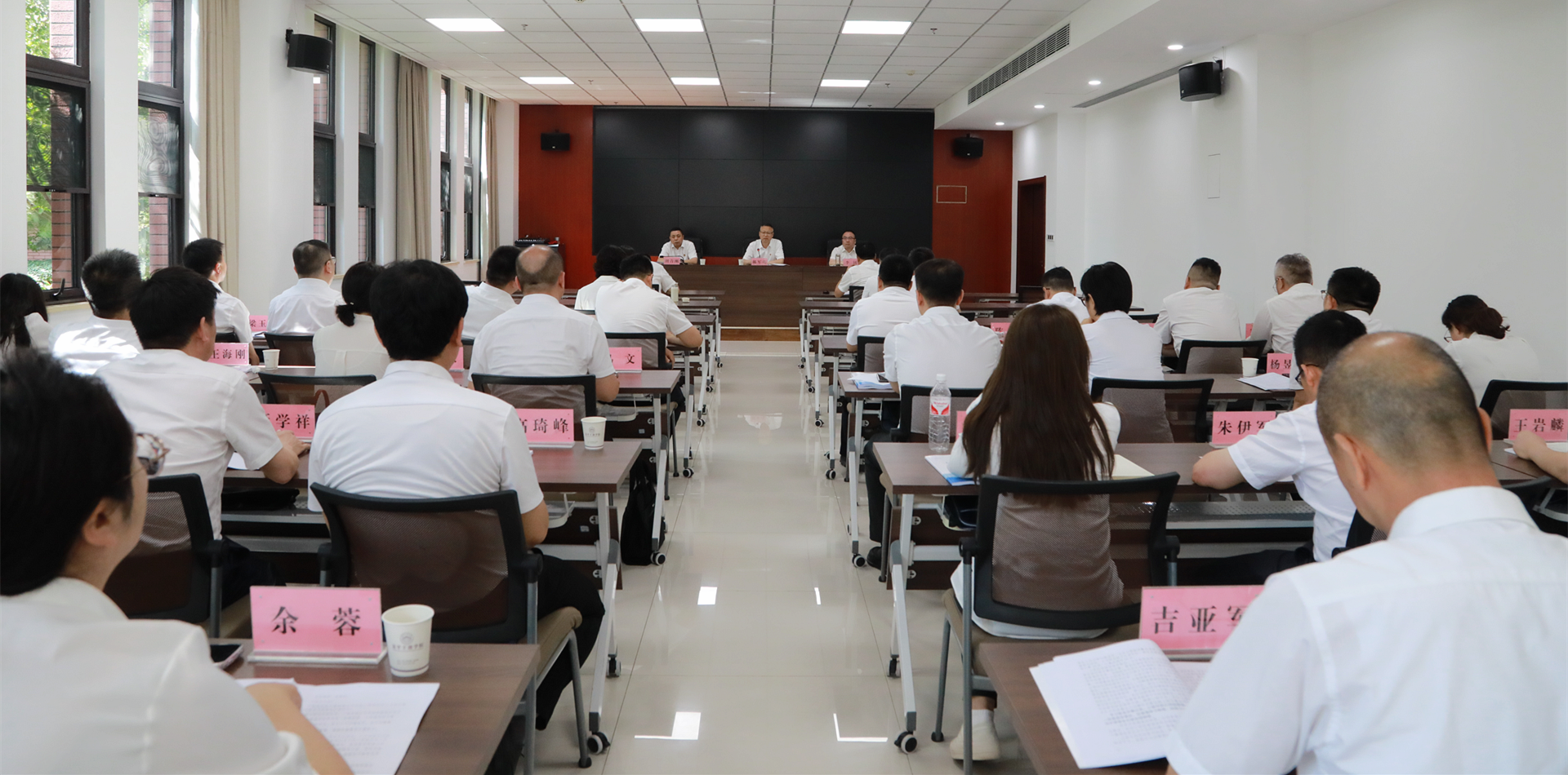 陕西必赢网络游戏平台集团党委召开深入贯彻中央八项规定精神学习教育集中整治工作推进会